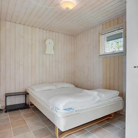 2 Bedroom Lovely In Sby